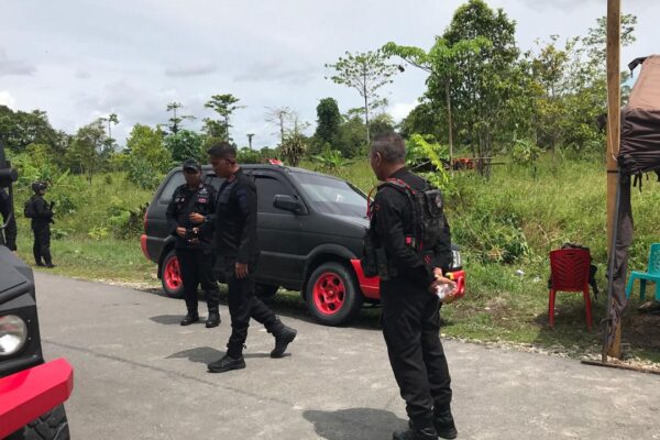 Patroli Dialogis Brimob Papua Tengah di Distrik Kwamki Narama