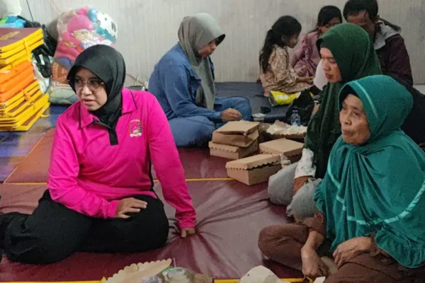 Brimob Jabar peduli korban longsor Pasirlangu di Bandung Barat