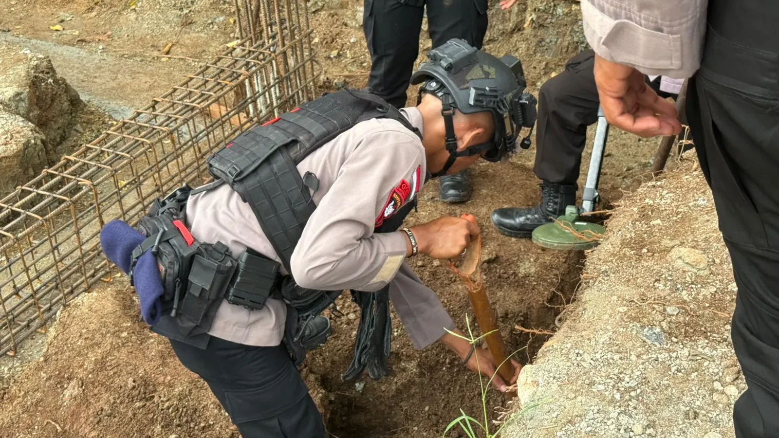 Proses pengamanan area dalam sterilisasi SPPG Polri Dok V Jayapura