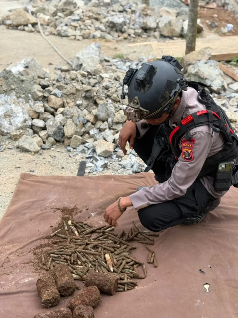 Proses pengamanan area dalam sterilisasi SPPG Polri Dok V Jayapura