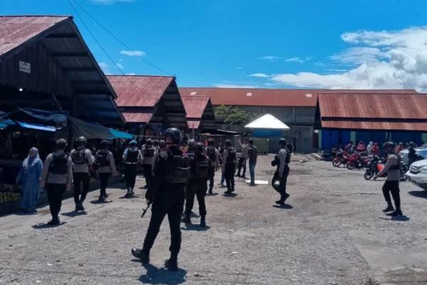 Personel Patroli Gabungan Satbrimob Polda Papua Wamena saat pengamanan wilayah