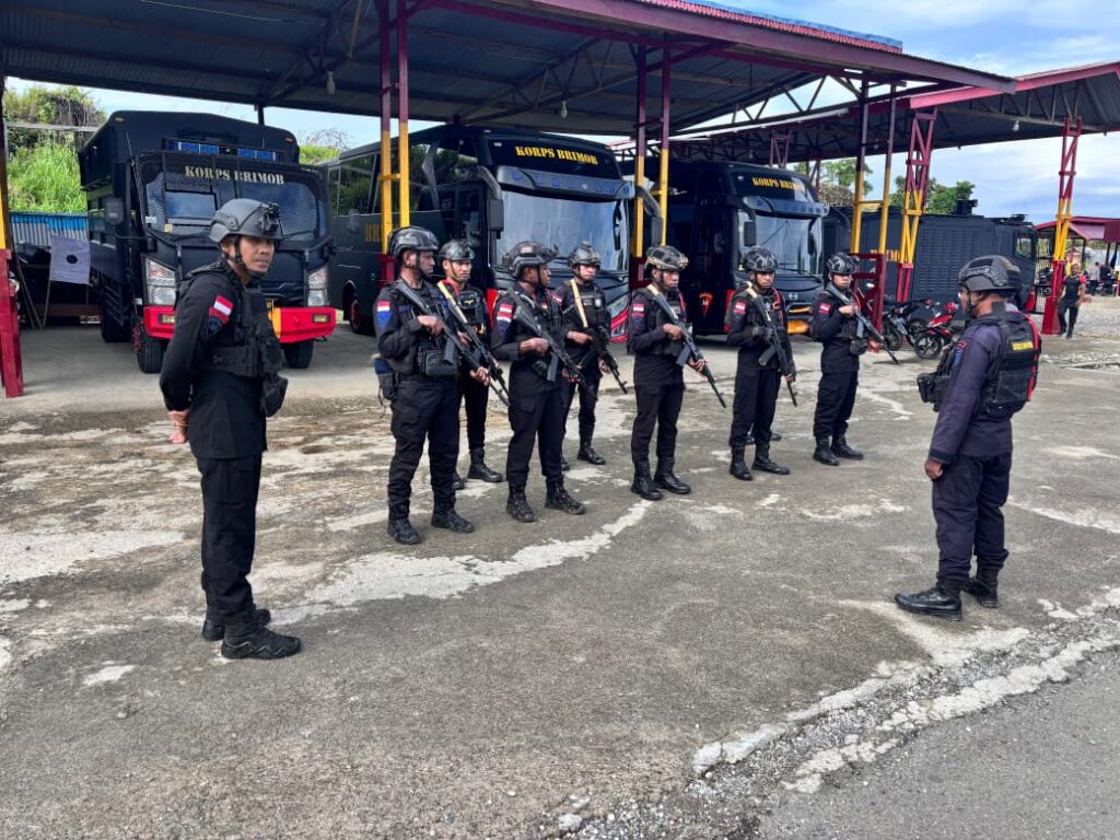 Kegiatan Patroli Dialogis Brimob Papua Tengah untuk menjaga keamanan dan ketertiban Pelabuhan Nabire