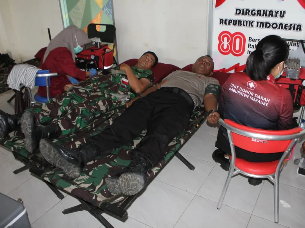 Partisipasi Brimob dalam Donor Darah HUT ke-80 Persit KCK Merauke