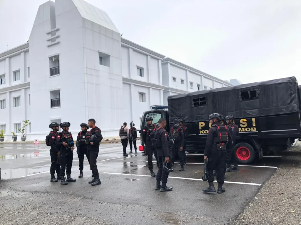 Pengamanan Pengumuman K3 Pencaker Jayawijaya oleh Satbrimob Polda Papua di Wamena