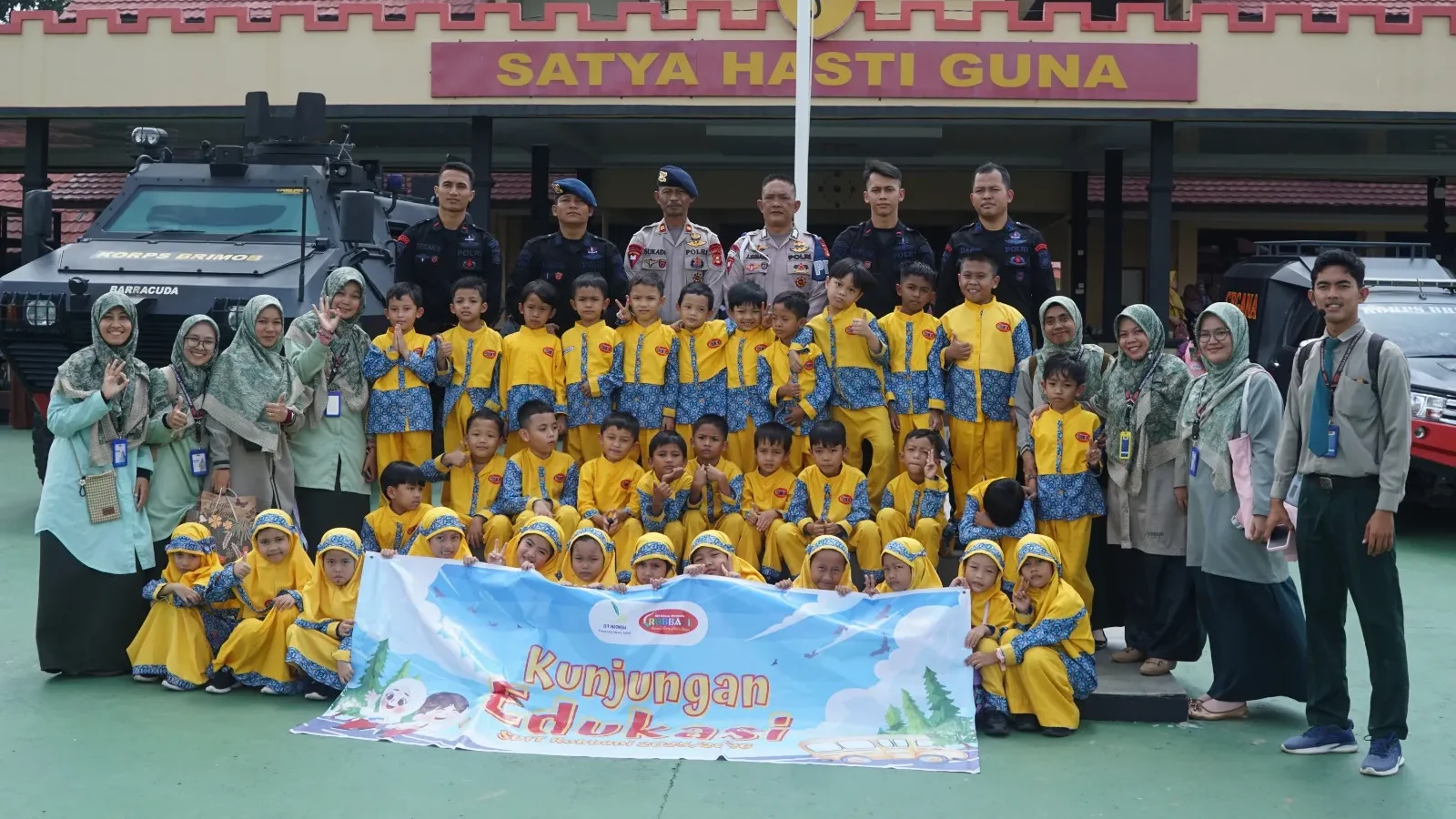 Kegiatan Program BRAIN Brimob Ramah Anak Satbrimob Polda Sumsel tanamkan cinta Polri sejak dini