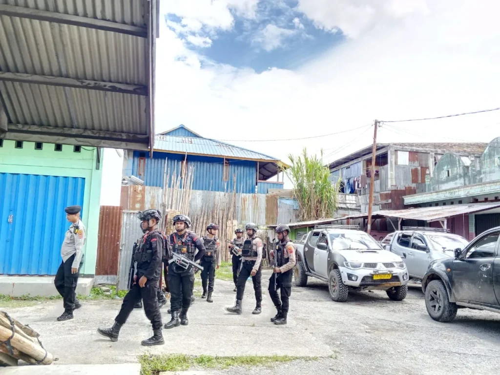 Patroli Satbrimob Polda Papua di Wamena
