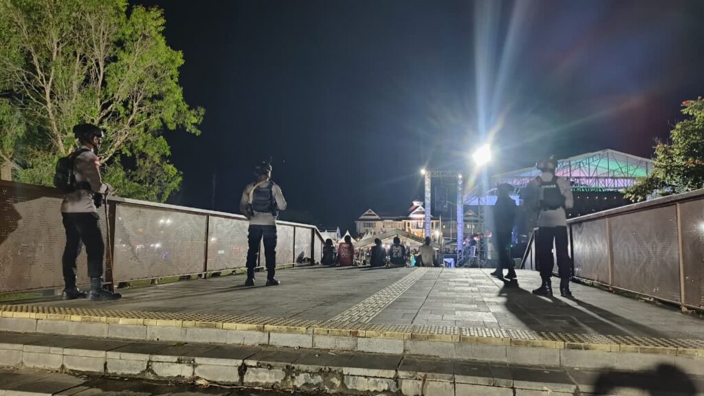 Pengamanan Pasar Malam HUT Kabupaten Merauke ke-124 oleh Satbrimob Polda Papua