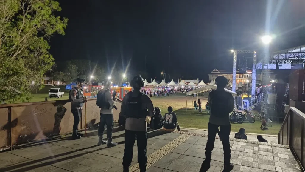 Pengamanan Pasar Malam HUT Kabupaten Merauke ke-124 di area parkir kendaraan