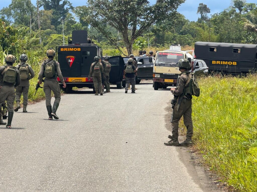 evakuasi korban penembakan sopir truk di Yahukimo menuju RSUD Dekai